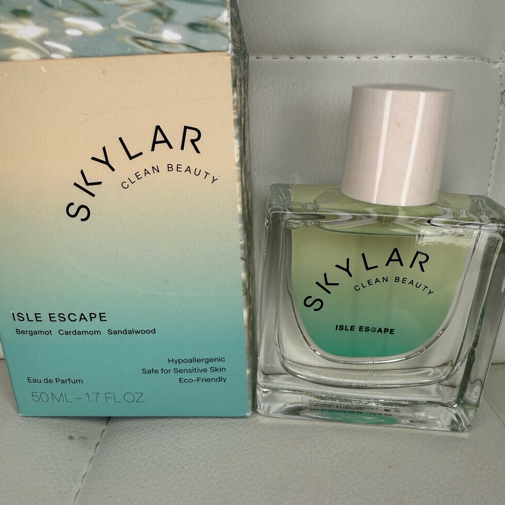 Skylar Clean Beauty Isle Escape Eau de Parfum - Green and White